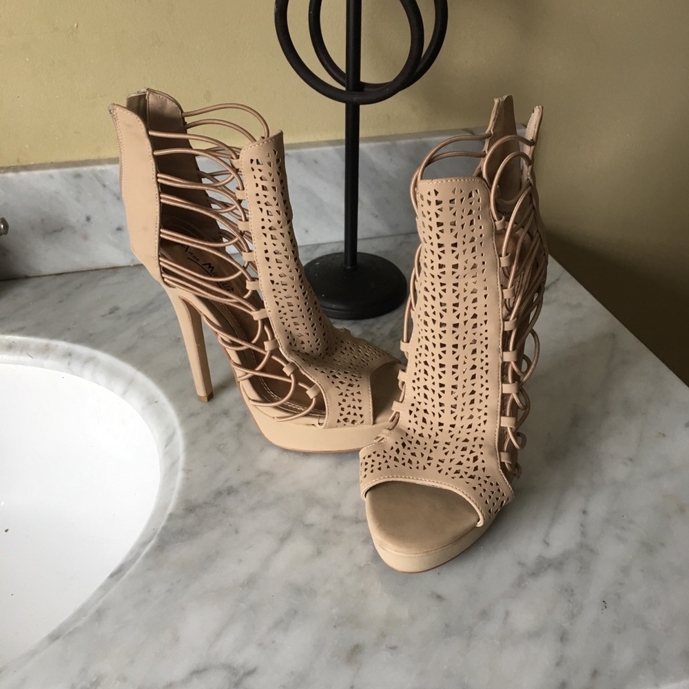 Super sharp cream color bootie
